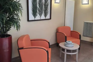 maisonderetraite lareinedespres salonsaumon